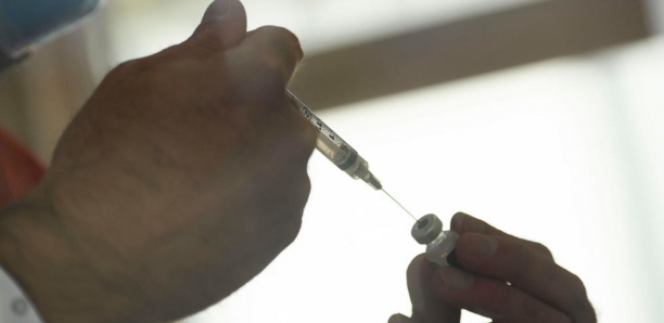 Covid-19 : les premiers vaccins envoyés aux pays défavorisés début 2021