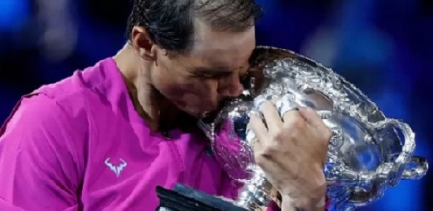 Nadal remporte l'Open d'Australie en renversant Medvedev et devient le plus titré en Grand Chelem