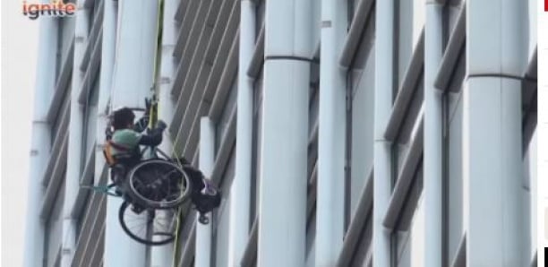 L’incroyable ascension d'un grimpeur paraplégique à Hong Kong