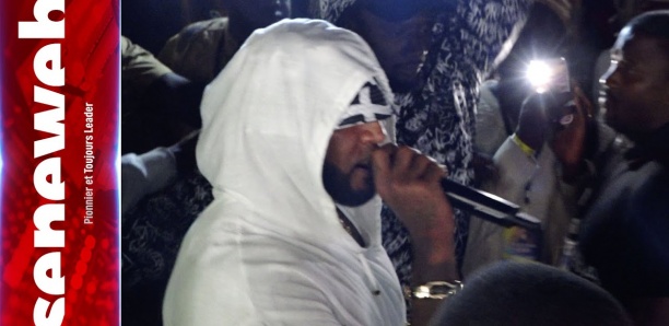 Regardez l'arrivée extraordinaire de Booba au CICES avec une foule surexcitée...