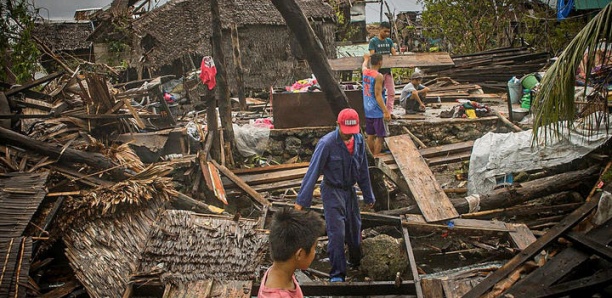 Typhon Vongfong aux Philippines : 140 000 personnes réfugiées dans des abris d'urgence