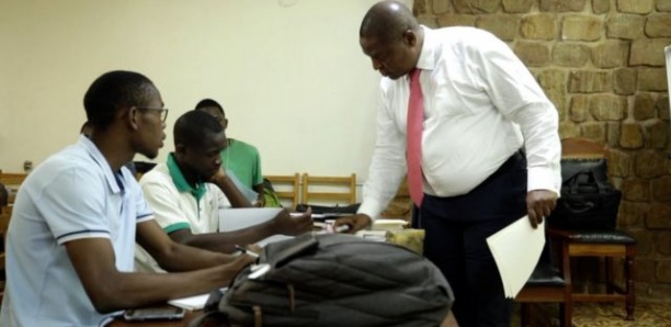 [Vidéo] Centrafrique : Le chef de l’État dispense toujours des cours de Maths à l'Université