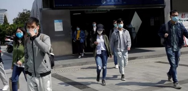 Les élèves chinois reprennent le chemin de l’école dans une ambiance de fin du monde