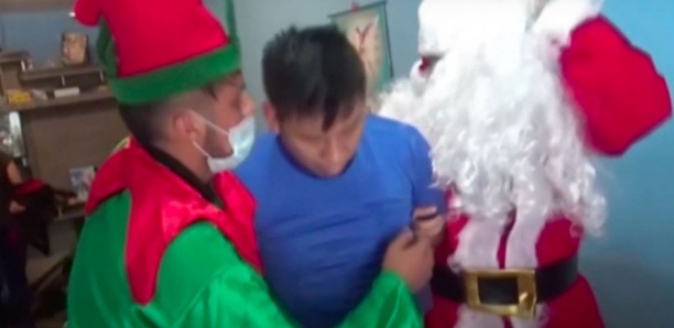 Au Pérou, la police se déguise en père Noël et en lutin pour arrêter les trafiquants
