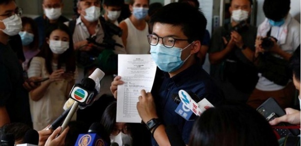 Hong Kong: Le militant Joshua Wong candidat aux législatives