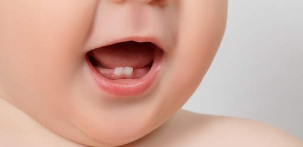 Les bébés humains rient comme les grands singes