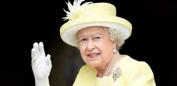 La reine d’Elizabeth II apparaît au balcon du palais de Buckingham