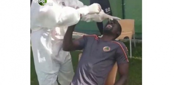 Quand Papiss Cissé fait le test du corona