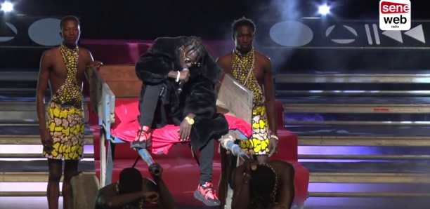 HIP HOP Galsen AWARDS : Entrée spectaculaire  de KO PRIP DIIP sur une charette