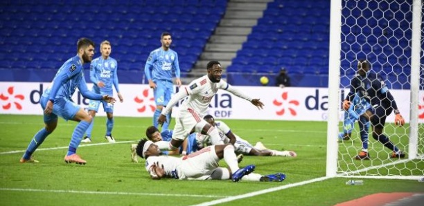 Ligue 1 : à dix contre onze, l'OM résiste à l'OL