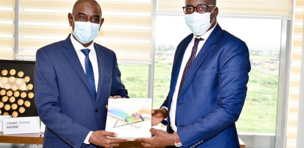 COVID 19 ET TÉLÉ-ENSEIGNEMENT : Grant Thornton Sénégal offre 200 tablettes au ministère de l’Education