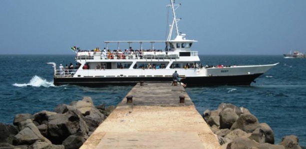 Panne de la chaloupe ralliant Dakar/Gorée : plus de 300 passagers bloqués  à l’embarcadère