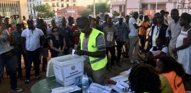 Présidentielle en Guinée : Bourrage d’urnes dans un bureau de vote
