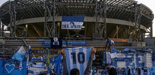 LE STADE DE NAPLES OFFICIELLEMENT REBAPTISÉ «DIEGO ARMANDO MARADONA»