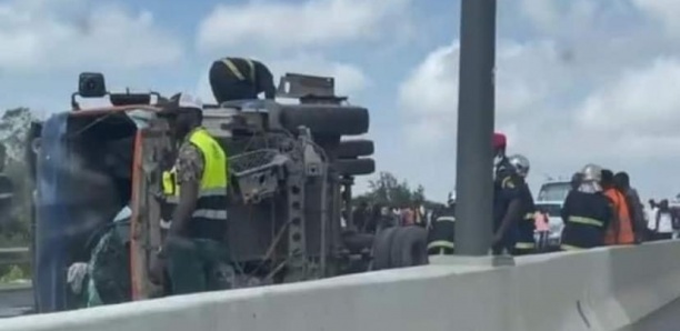 Autoroute à péage : Un camion dérape et bloque la circulation à Diamniadio
