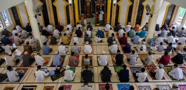La célébration de l'Aïd el-Fitr assombrie par la pandémie de Covid-19