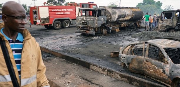 Manifestations contre la vie chère en Sierra Leone : deux policiers tués, couvre-feu instauré