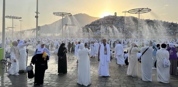 Des fidèles affluent à La Mecque pour le pèlerinage du hajj, en pleine chaleur