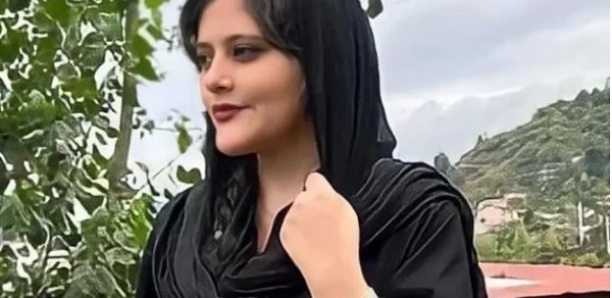 L’Iranienne battue par la police pour ne pas avoir porté le hijab est décédée