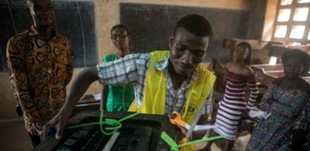 Des candidats de l'opposition dénoncent des fraudes au Togo