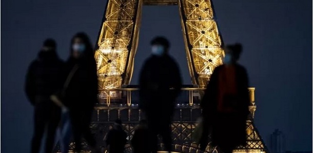 Deux suspectes inculpées après l’agression au couteau de deux femmes voilées près de la tour Eiffel