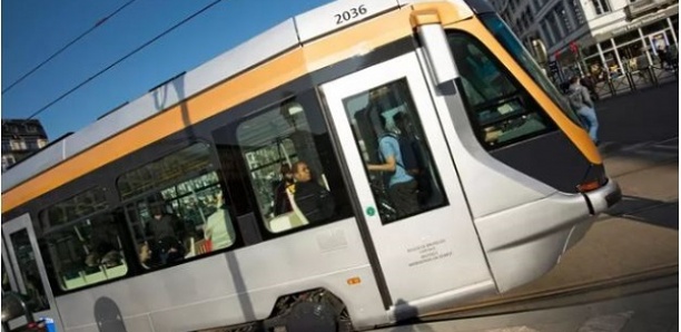 Quatre blessés légers dans une collision entre un bus et un tram à Bruxelles