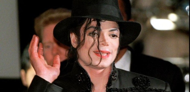 Une chaussette "iconique" de Michael Jackson adjugée 6.200 euros