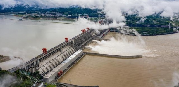 CHINE :le plus grand barrage du monde soumis un volume d'eau record