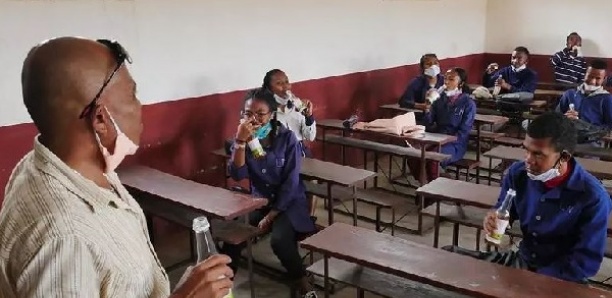 Coronavirus à Madagascar: prise collective du remède présidentiel dans les écoles