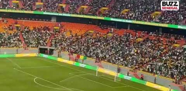 Des supporters scandent une chanson pro Sonko avant Sénégal-Algerie
