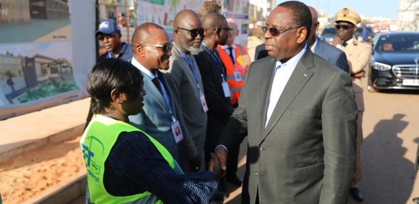 Macky Sall en visite surprise  sur le chantier du BRT