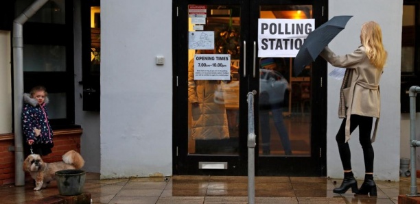 Législatives au Royaume-Uni: une journée décisive pour Boris Johnson