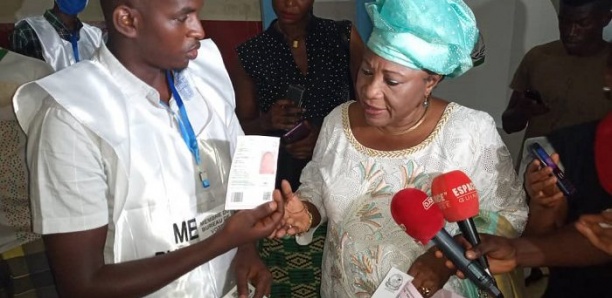 Présidentielle : Radiée du fichier, la candidate Makalé Camara refoulée de son bureau de vote