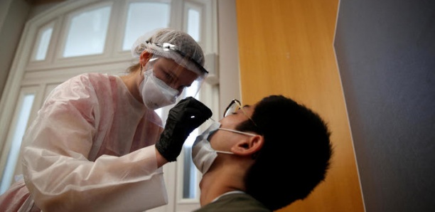 Covid-19 : plus de 10 000 nouveaux cas en France en un jour, un record depuis le début de l'épidémie