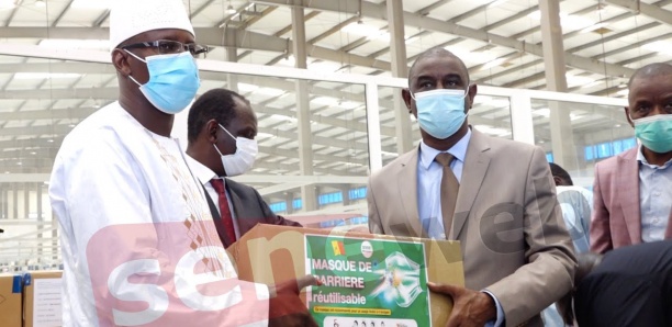 Covid-19 / Reprise des cours : Moustapha Diop remet 551.000 masques au ministre de l'Education nationale