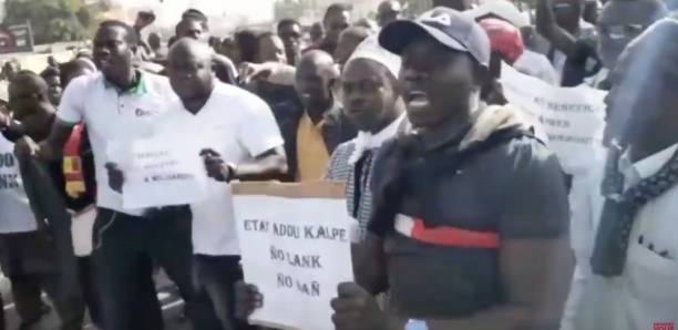 MARCHE "GNO LANK GNO BAGN" :  Les étudiants réclament la libération de leur professeur Babacar Diop