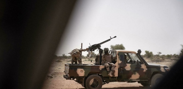 Mali : des «mercenaires» russes filmés en train d'enterrer des corps, selon l'armée française