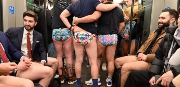 Des centaines de passagers sans pantalon dans le métro de Londres