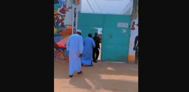 [Vidéo] Khalifa Sall rend visite à Pape Ale Niang
