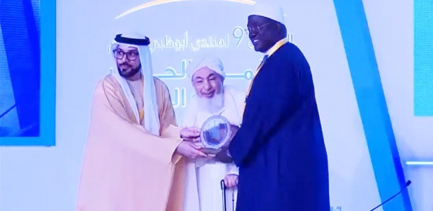 [Photos et Vidéo] Forum d'Abu Dhabi: Le ministre-conseiller Cheikh Abdou Lahad Mbacké Gaïndé honoré