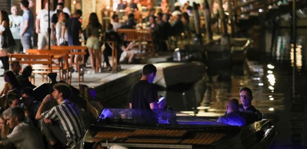 Covid-19: l'Italie mettra fin le 28 juin au masque obligatoire à l'extérieur