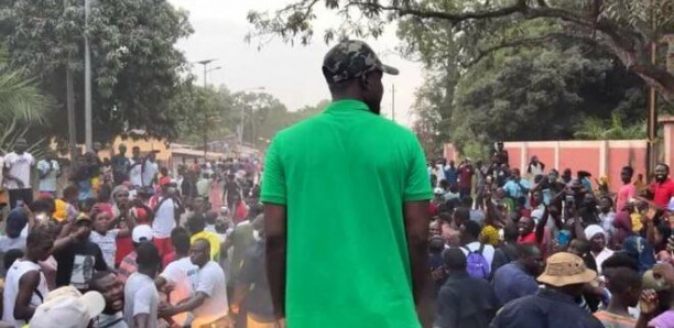 Caravane de la liberté : Sonko effectue la prière à la mosquée de Niaguis