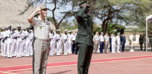 Les militaires français quittent le Sénégal, sans que Dakar rompe avec Paris
