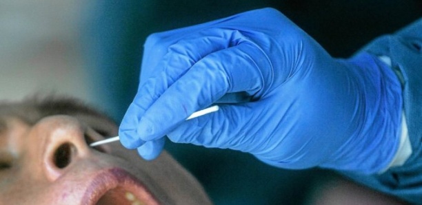 Covid-19 : une première contamination au variant du virus détectée en France