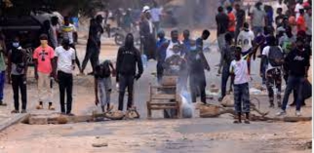 Bounkiling : Des jeunes de Ndiama érigent des barricades pour exiger des ralentisseurs
