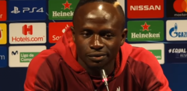 La réaction de Mané quand un journaliste lui annonce qu'il va gagner le Ballon D'or Africain