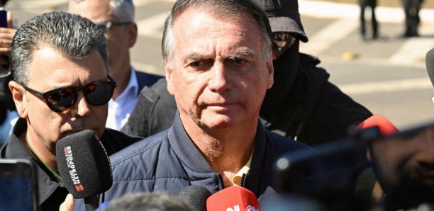 Brésil : contraint de porter un bracelet électronique, Bolsonaro dénonce une "suprême humiliation"