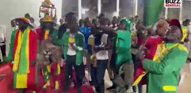 Macky Sall en mode supporter avec les lionceaux
