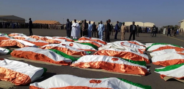 Niger: hommage du président Issoufou aux soldats morts à Inates