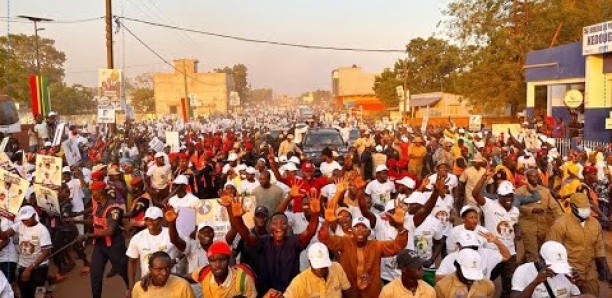 Tournée économique : Macky Sall accueilli dans une liesse populaire à Kédougou